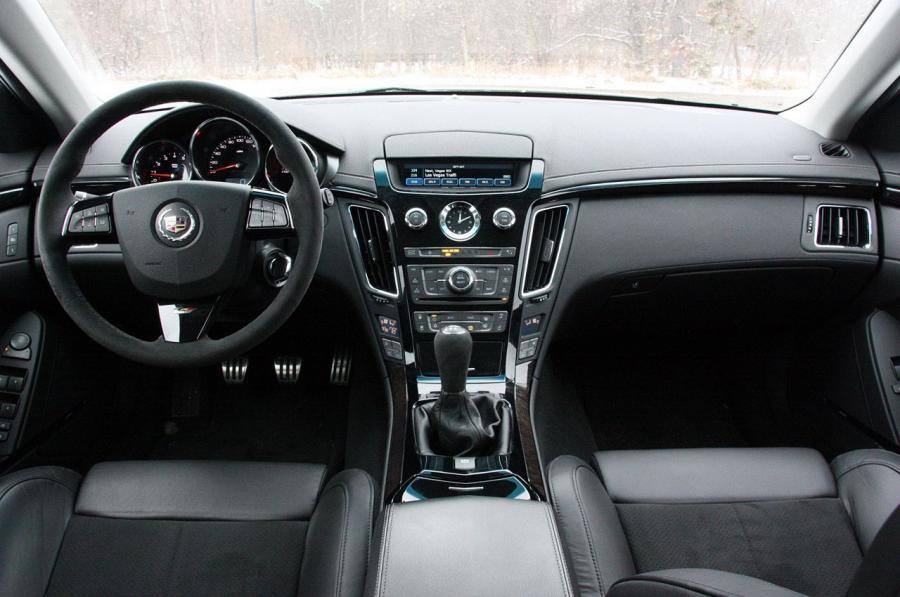  Cadillac CTS-V Sport Wagon 2011 года  (фото 44 из 73)